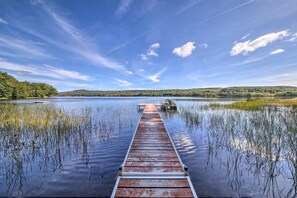 A wooden pier extending into a calm lake with a clear sky above. - Quiet & Lovely Lakefront Cottage for Families! (Union)