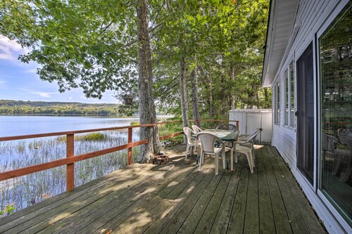 Quiet & Lovely Lakefront Cottage for Families!