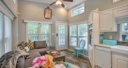 Cozy Broken Bow Getaway w/ Fire Pit, 5 Mi to Lake!