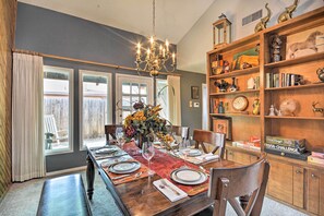 Apartment (2 Bedrooms) | Interior - Lubbock Townhome w/ Grill Near TTU & Downtown! (Lubbock)