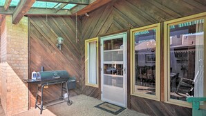 A covered outdoor area with a grill, a door, and windows. - Lubbock Townhome w/ Grill Near TTU & Downtown! (Lubbock)