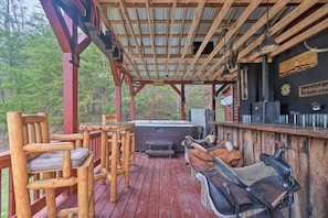 House (3 Bedrooms) | Interior - Mtn-view Haven w/ Hot Tub & Bar in Sevierville! (Sevierville)