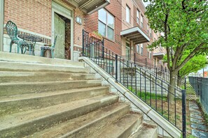 Apartment (3 Bedrooms) | Interior - Urban Escape w/ Patio - 2 Mi to Downtown Detroit! (Detroit)