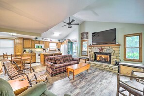 TV, fireplace, books - Peaceful Newland Family Cottage w/ 2 Decks! (Newland)