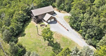 Pet-friendly Smoky Mountain Retreat w/ Game Room!