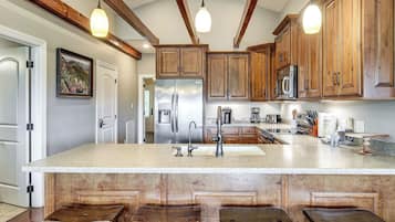 House (4 Bedrooms) | Interior