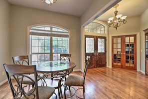 المنشأة من الداخل