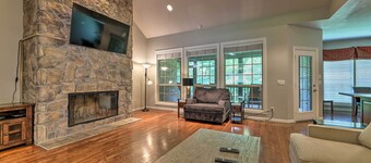 Bentonville Home w/ Pool Table, 2 Mi to Downtown!