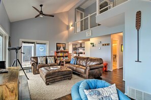 Interior - Fire Pit, Smart TV: Waterfront Charlevoix Home (Charlevoix)