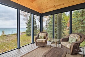 Interior - Fire Pit, Smart TV: Waterfront Charlevoix Home (Charlevoix)