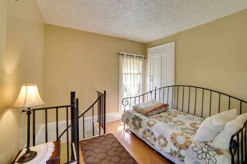 Charming Apartment On The Strip By Lake Erie!