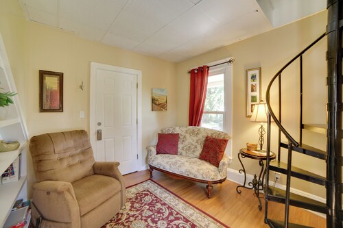 Charming Apartment On The Strip By Lake Erie!