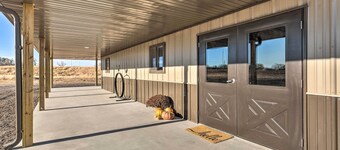 Kansas Hunting Lodge: Pets & Large Groups Welcome!