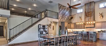 Kansas Hunting Lodge: Pets & Large Groups Welcome!
