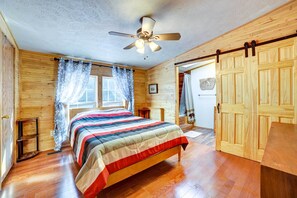 Room - Ocqueoc Family Cabin w/ Sauna on Lake Huron! (Millersburg)