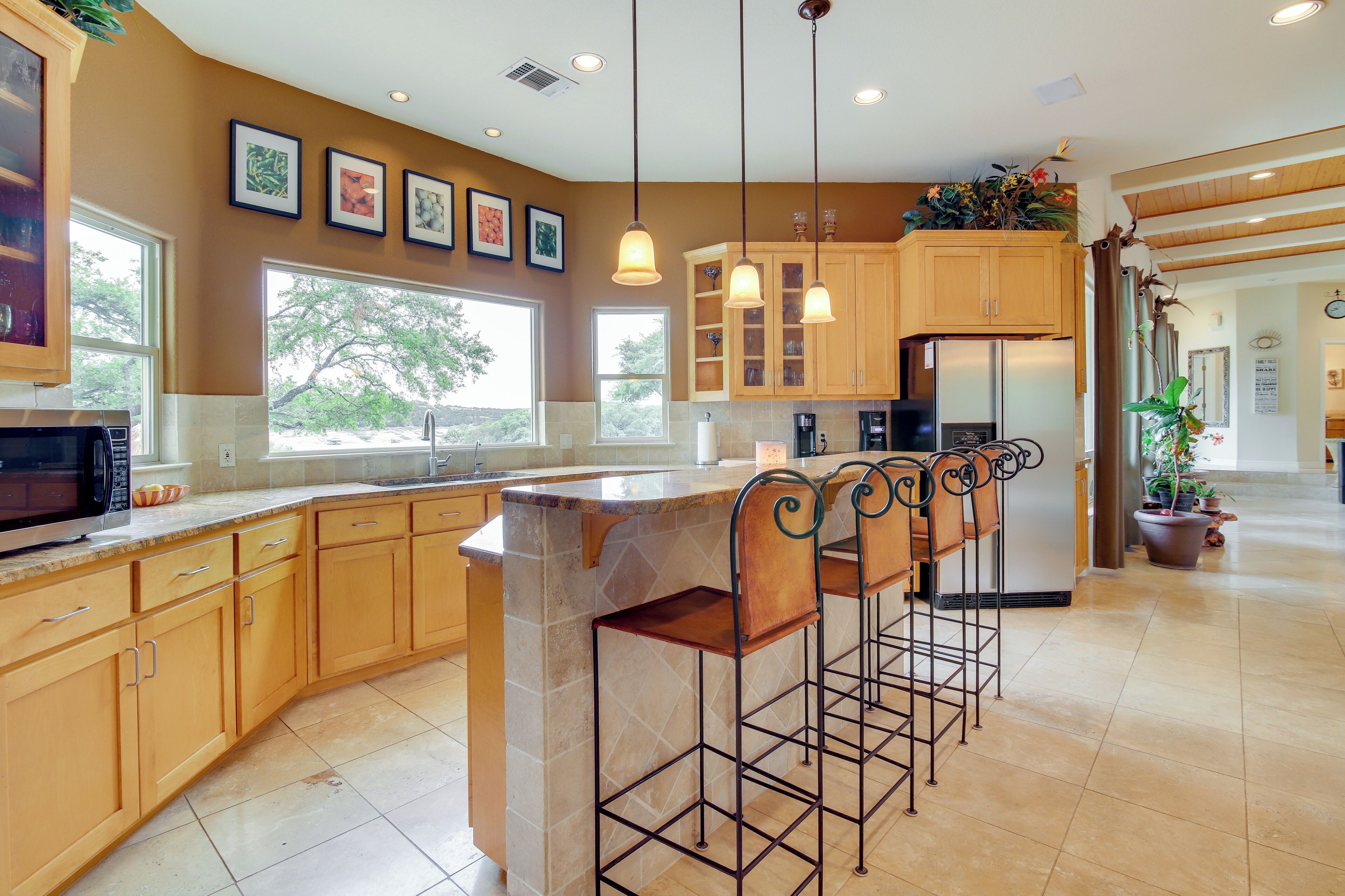 House (5 Bedrooms) | Interior