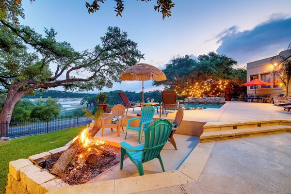 Luxe Lake Travis Vacation Rental W/ Heated Pool - Lakeway, TX