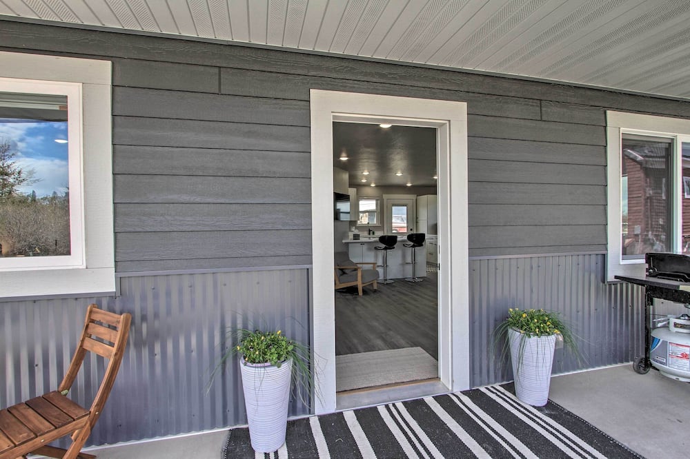 Bright + Modern Augusta Home - Walk to Town! - Choteau, MT