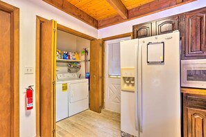 Interior - Bushkill House w/ Deck & Community Amenities! (Bushkill)