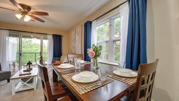 ์ํํธ (2 Bedrooms) | ๋ด๋ถ