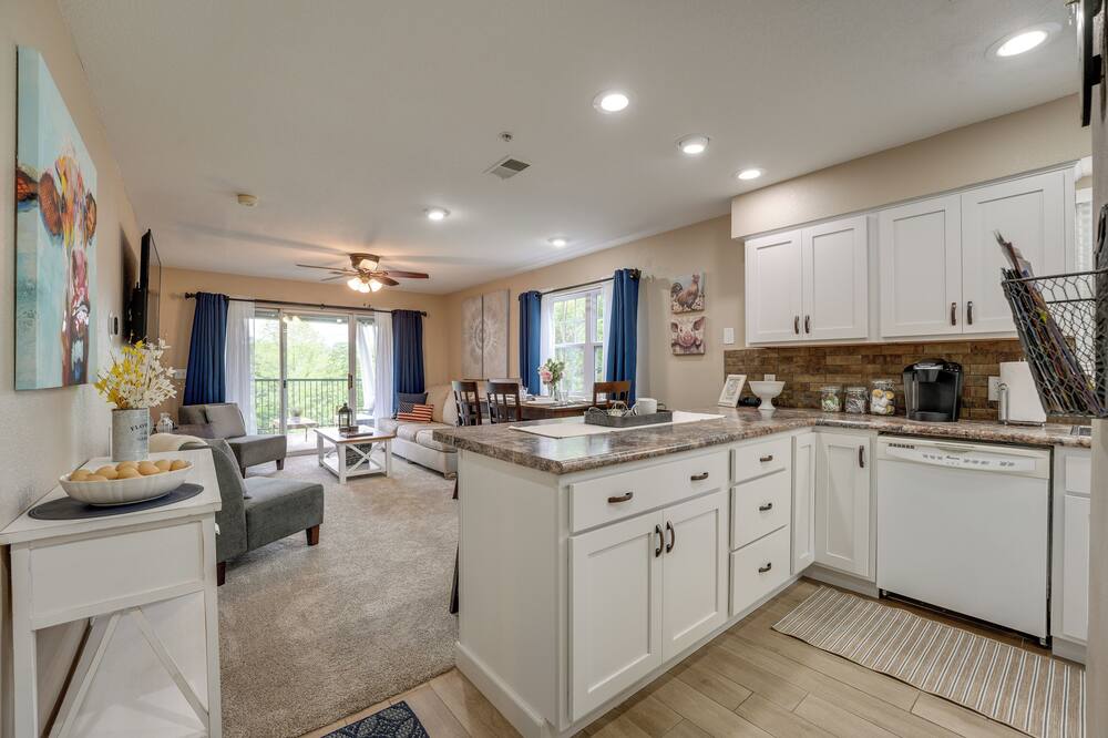 Branson Condo on Golf Course w/ Pool Access! - Forsyth, MO