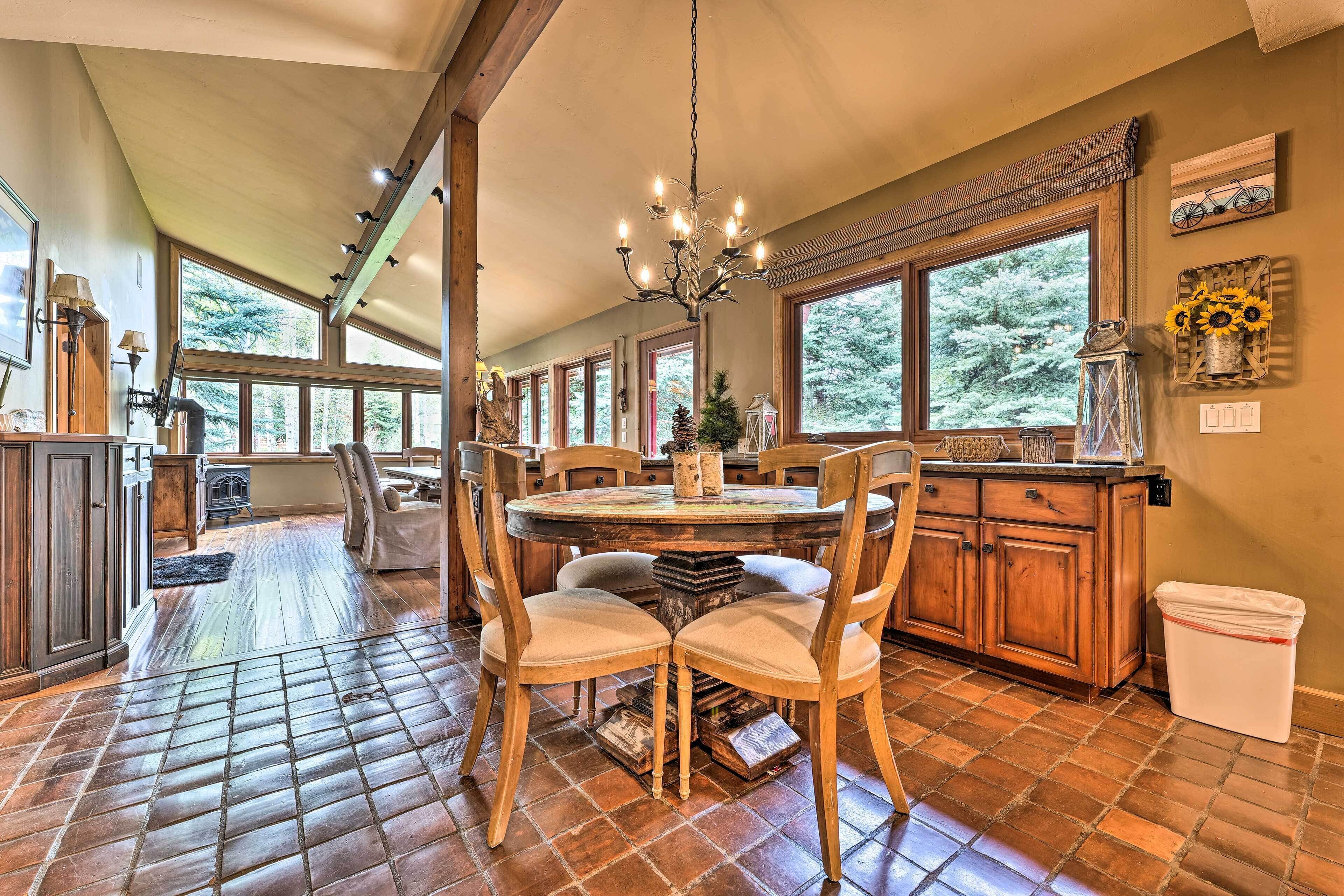 House (4 Bedrooms) | Interior