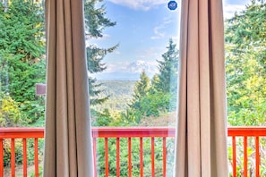 House (3 Bedrooms) | Interior - 26 Mi to Mount Rainier, Game Room: Puyallup Oasis (Puyallup)