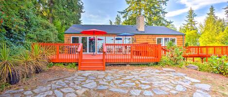 House (3 Bedrooms) | Exterior