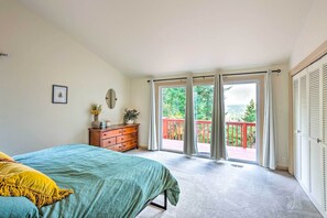 Interior - 26 Mi to Mount Rainier, Game Room: Puyallup Oasis (Puyallup)