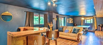 26 Mi to Mount Rainier, Game Room: Puyallup Oasis