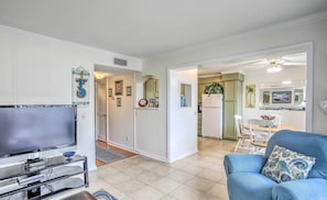 Apartment (2 Bedrooms) | Interior - Cozy Myrtle Beach Escape With Resort Amenities! (Myrtle Beach)