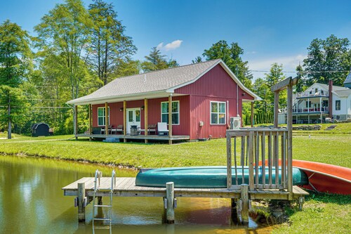 Close to Slopes: Lakeside Cottage in Pocono Mtns