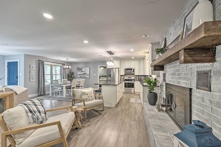 House (3 Bedrooms) | Interior. Updated Royal Retreat on 5 Acres: 'hidden Creek'