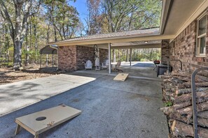 House (3 Bedrooms) | Interior - Updated Royal Retreat on 5 Acres: 'hidden Creek' (Royal)