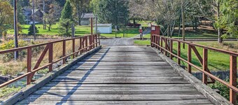 Home on Shared 10 Acres, On-site Trail Access