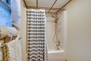 House (1 Bedroom) | Bathroom