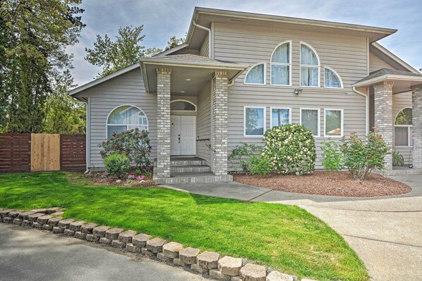 Apartment (3 Bedrooms) | Interior - 1 Mi to Drinks & Dining: Getaway in Grants Pass (Grants Pass)