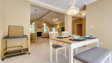 House (3 Bedrooms) | Interior