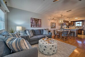Interior - Holden Beach Vacation Rental: Short Path to Beach! (Supply)