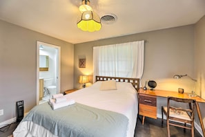 3 bedrooms, bed sheets - Austin Home ~ 2 Mi to Zilker Metro Park (Austin)