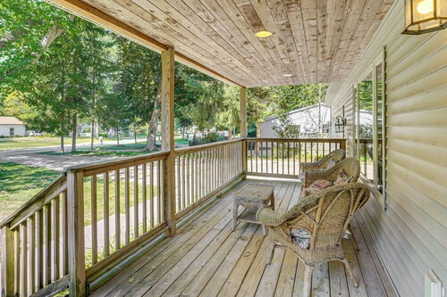 Whitehall Retreat w/ Hot Tub Near Muskegon Luge