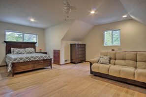 House (6 Bedrooms) | Interior