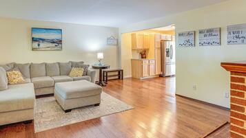 House (6 Bedrooms) | Interior