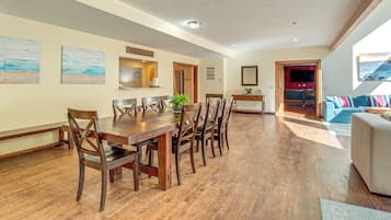 House (6 Bedrooms) | Interior