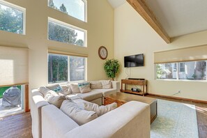 House (6 Bedrooms) | Interior - Spacious Whitehall Home w/ Hot Tub + Game Room (Whitehall)