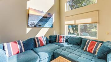 House (6 Bedrooms) | Interior