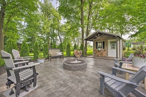 Interior - Shipshewana Guest House With Fire Pit! (Shipshewana)