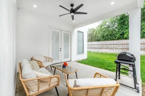 Terrace/patio - Glam Paradaise 5BRs Home in Downtown Dallas (Dallas)
