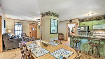 House (2 Bedrooms) | Interior