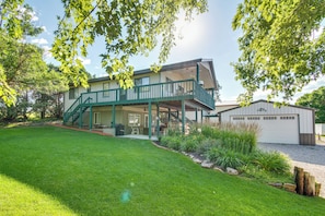 House (3 Bedrooms) | Interior - 2-level Home w/ Deck: 1/2 Mi to Lake Mcconaughy! (Lemoyne)